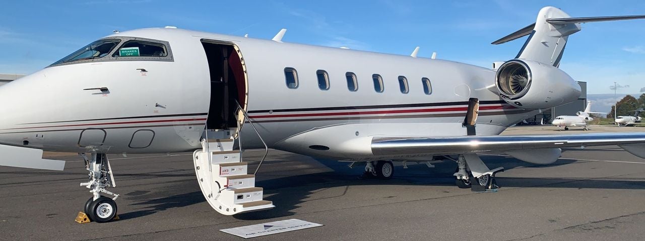 A Bombardier Challenger 300 with it’s door open