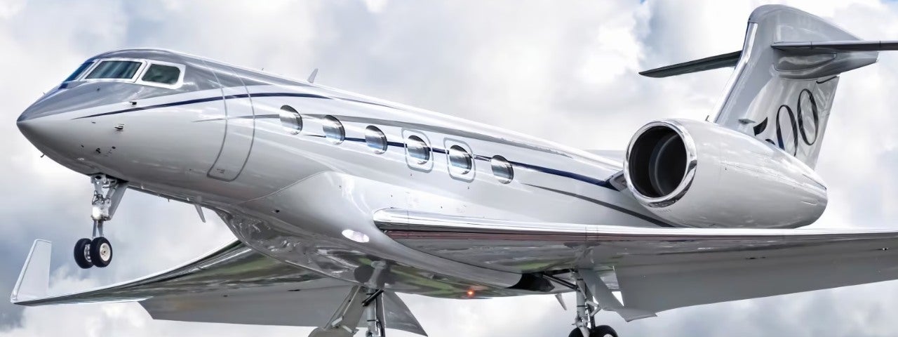 Close-up of a Gulfstream G500 aircraft coming in to land. 