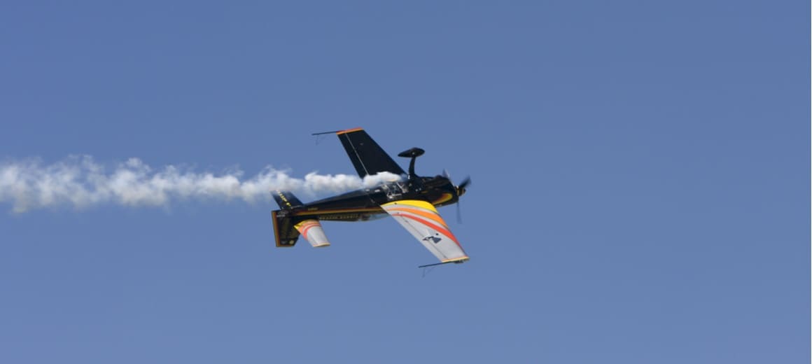 Patty Wagstaff flies inverted with smoke ‘on’ at the Rocky Mountain Metro Airport Open House on 7 June 2008, in Denver, Colorado.