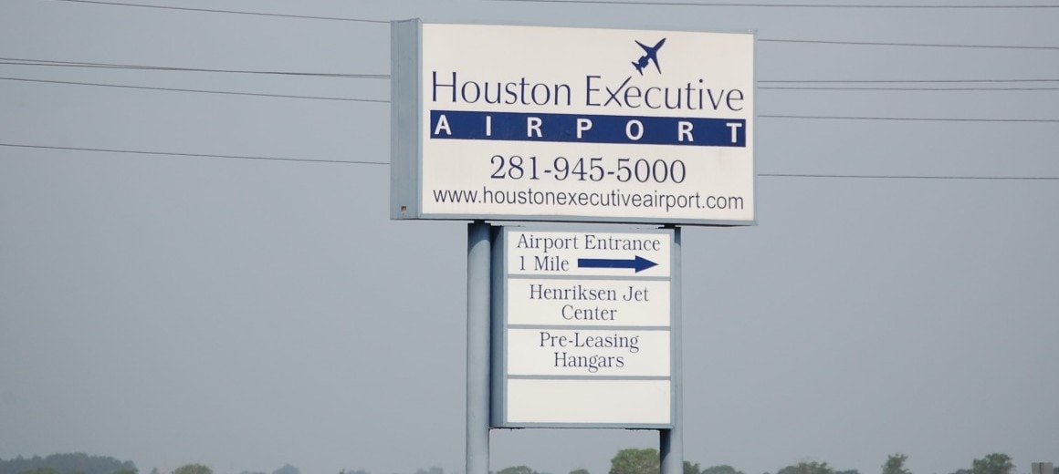 Houston Executive Airport road sign