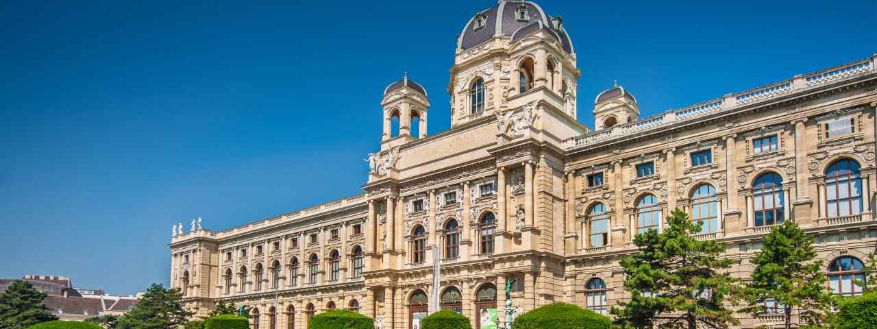 The impressive front exterior of the Kunsthistorisches Museum.