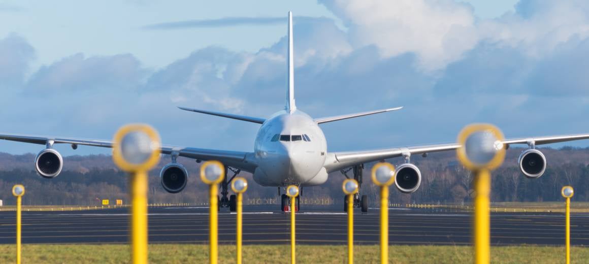 Airbus A340 landing