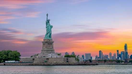 class=responsive-img-banner__desktop