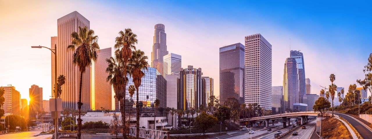 class=responsive-img-banner__desktop