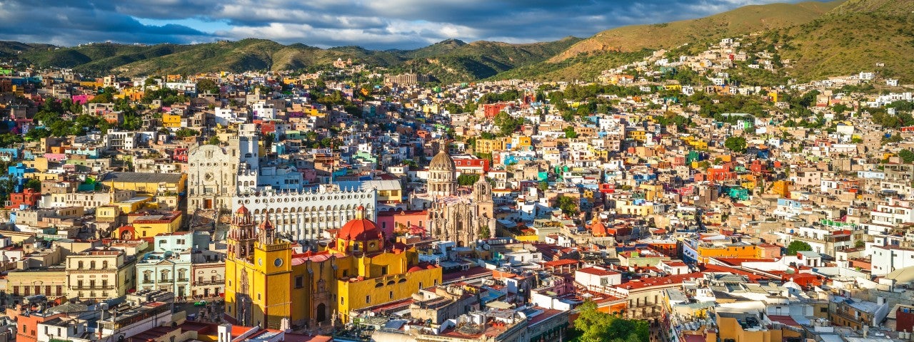 class=responsive-img-banner__desktop