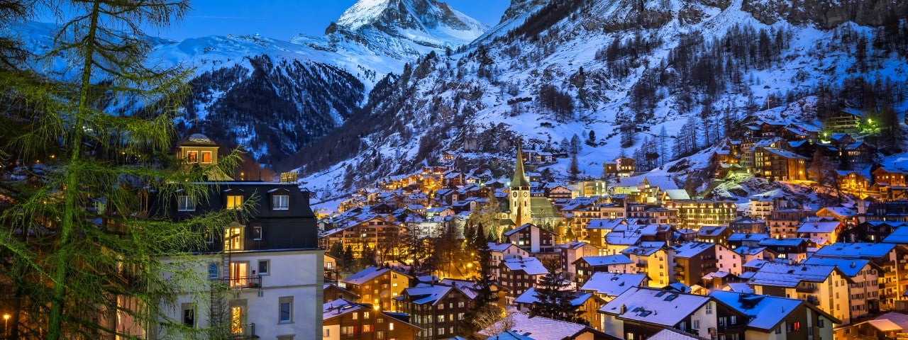 class=responsive-img-banner__desktop