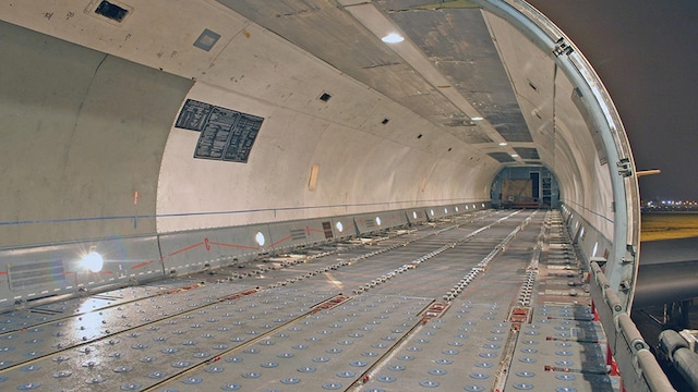 Tupolev TU 204 Interior