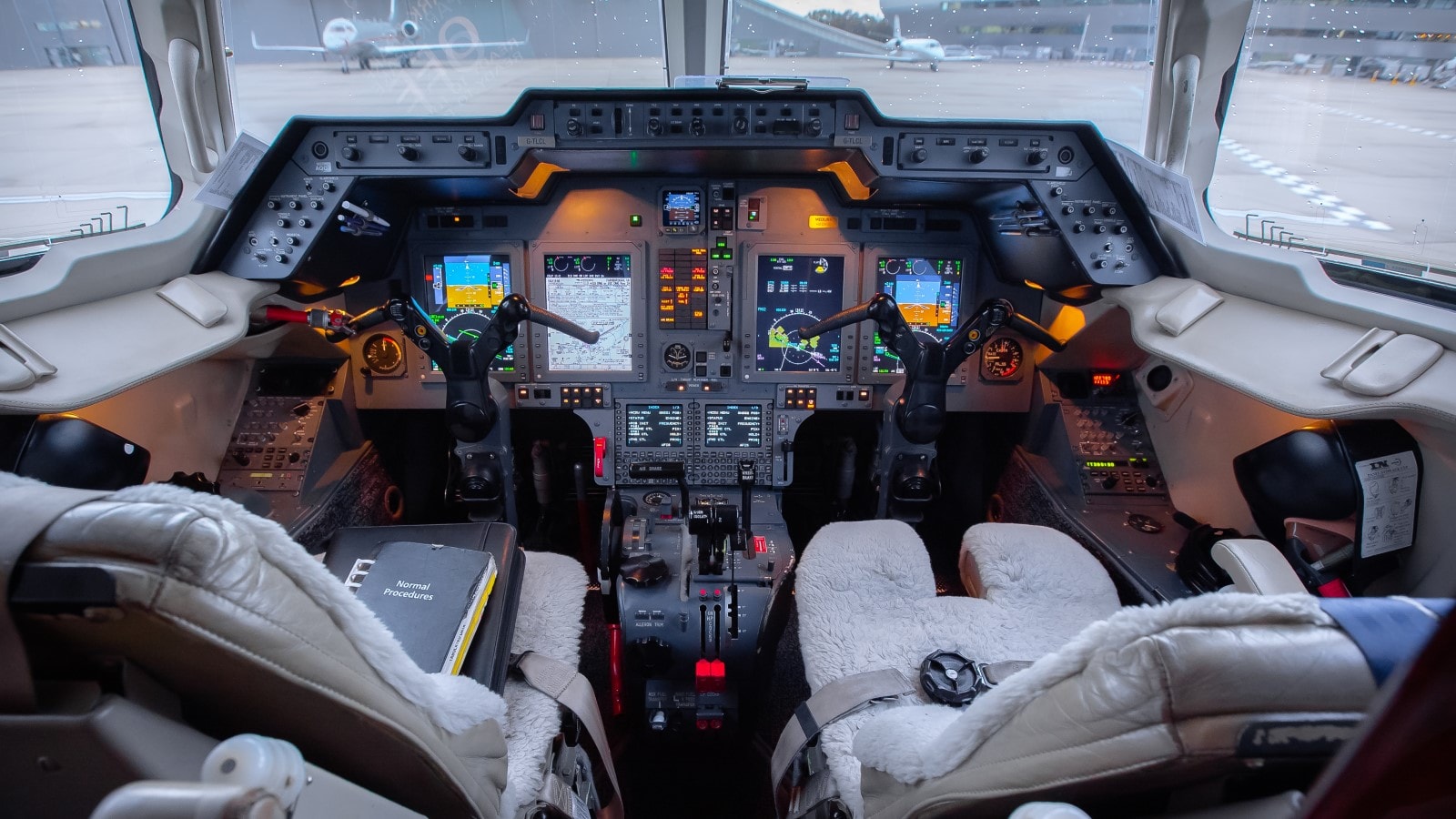 Hawker Beechcraft 800XPI Interior